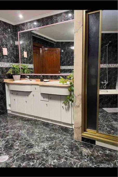 فيلا La Casona De La Carbayeda اوفيدو المظهر الخارجي الصورة